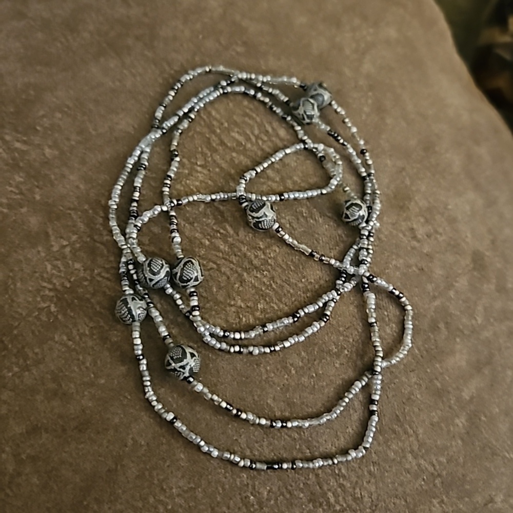 HANDMADE Gray Seed Animal Print Beaded Mobwife Long Necklace - Picture 2 of 4